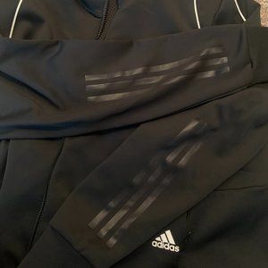 New Adidas zip up double lined jacket with breathable mesh inside.size 2XL. SOFT